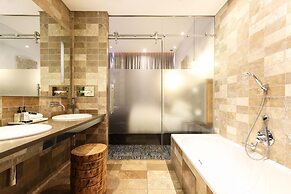 Vineyard Hotel