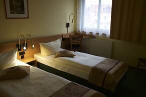 Acron Hotel