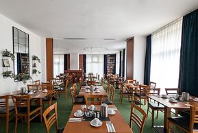 Acron Hotel