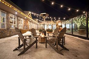 Coast Canmore Hotel & Conference Centre