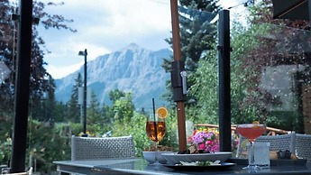 Coast Canmore Hotel & Conference Centre