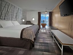 Coast Canmore Hotel & Conference Centre