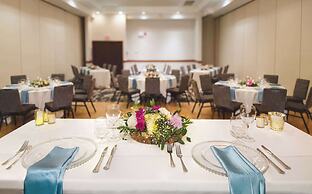 Coast Canmore Hotel & Conference Centre