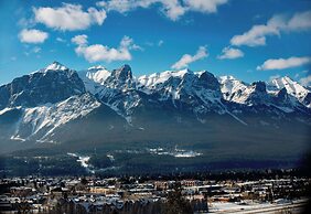 Coast Canmore Hotel & Conference Centre