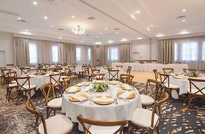 Coast Canmore Hotel & Conference Centre