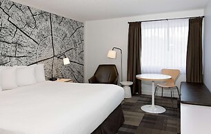 Coast Canmore Hotel & Conference Centre
