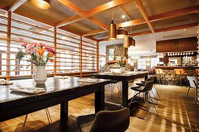 Coast Canmore Hotel & Conference Centre