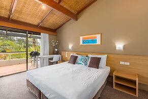 Nautilus Beachfront Villas & Spa