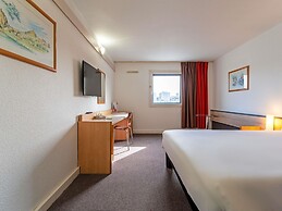 ibis Paris Pantin Eglise