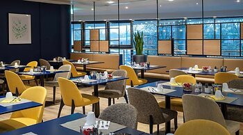 voco Dusseldorf Seestern by IHG