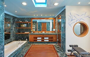 Grand Resort Lagonissi