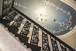 Arnos Manor Hotel