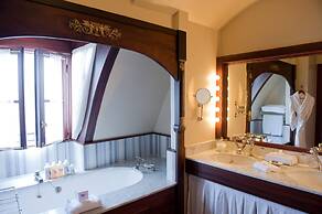 L'Hotel