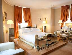 L'Hotel