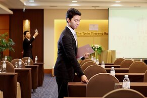 Twin Towers Hotel