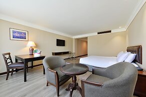 Twin Towers Hotel