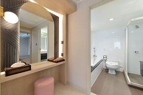 Twin Towers Hotel