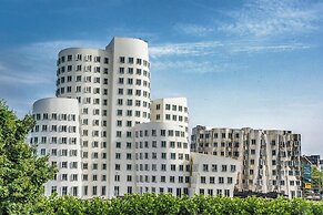 Garner Hotel Dusseldorf Main Station by IHG