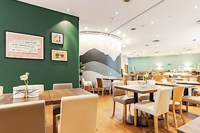 Garner Hotel Dusseldorf Main Station by IHG