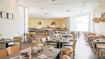 Garner Hotel Dusseldorf Main Station by IHG