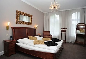 Hotel Commodore