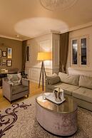 La Clef Louvre Paris by The Crest Collection