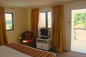 Bunker Hill Hotel