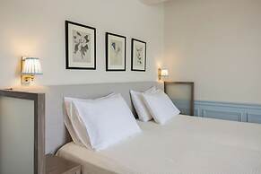 Dorion Hotel