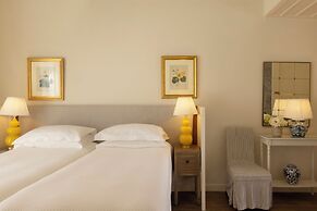 Dorion Hotel