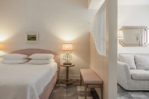 Dorion Hotel