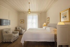 Dorion Hotel