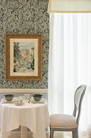 Dorion Hotel