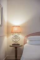 Dorion Hotel