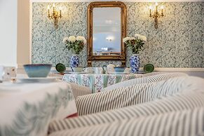 Dorion Hotel