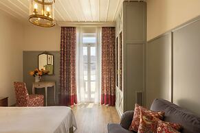 Dorion Hotel