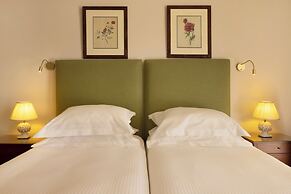 Dorion Hotel