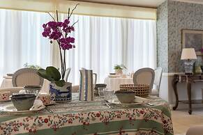 Dorion Hotel