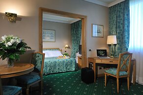 Royal Garden Hotel
