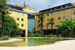 Royal Garden Hotel