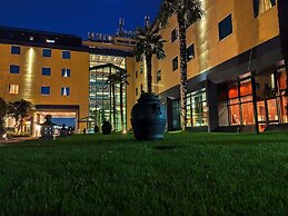 Royal Garden Hotel