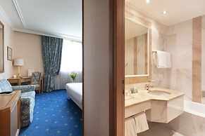 Royal Garden Hotel
