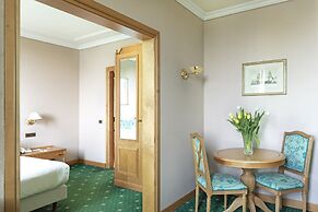Royal Garden Hotel