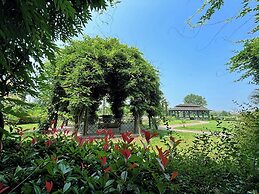 Royal Garden Hotel