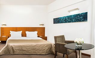 Lucy Hotel