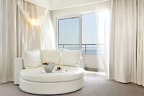 Lucy Hotel
