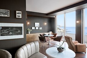 Lucy Hotel