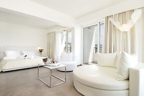 Lucy Hotel