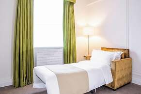Astor Court Hotel