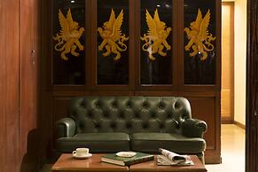 Mayflower Hotel