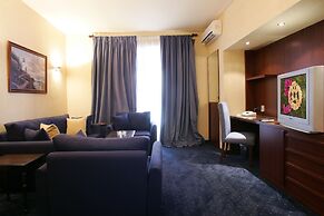 Mayflower Hotel